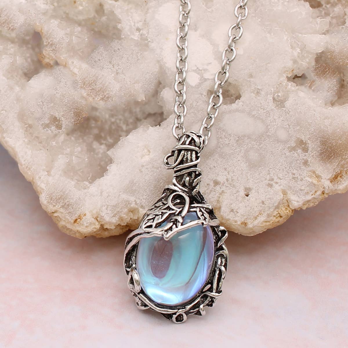 Dreamy Drop Silver Stone Ivy Necklace.